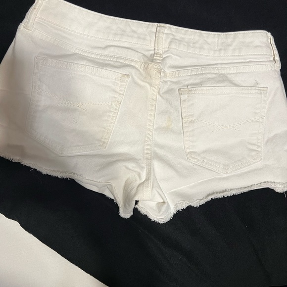 Gap White Denim Summer Shorts GUC - Size 6 - Picture 3 of 3